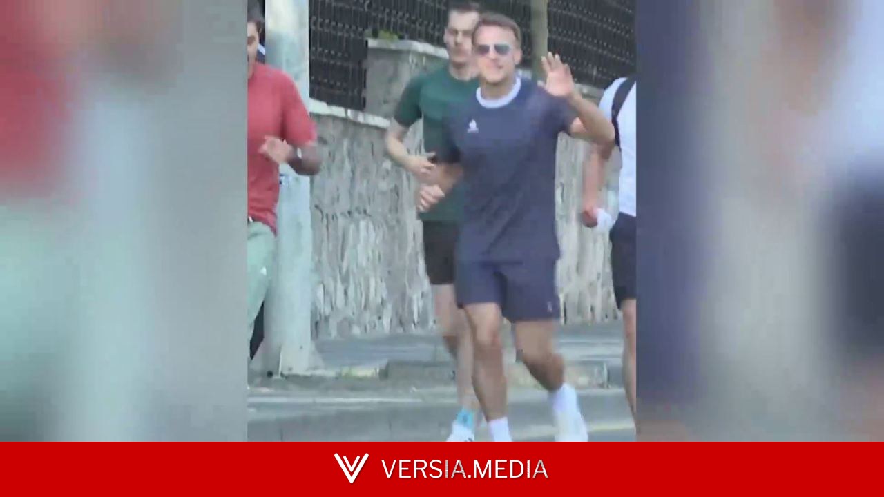 تركيا.. ماكرون يخطف الأنظار بجولة جري في شوارع أنقرة